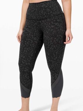 Lululemon Hi-Rise Wunder Under Crop 24” Scallop Hem Size 4